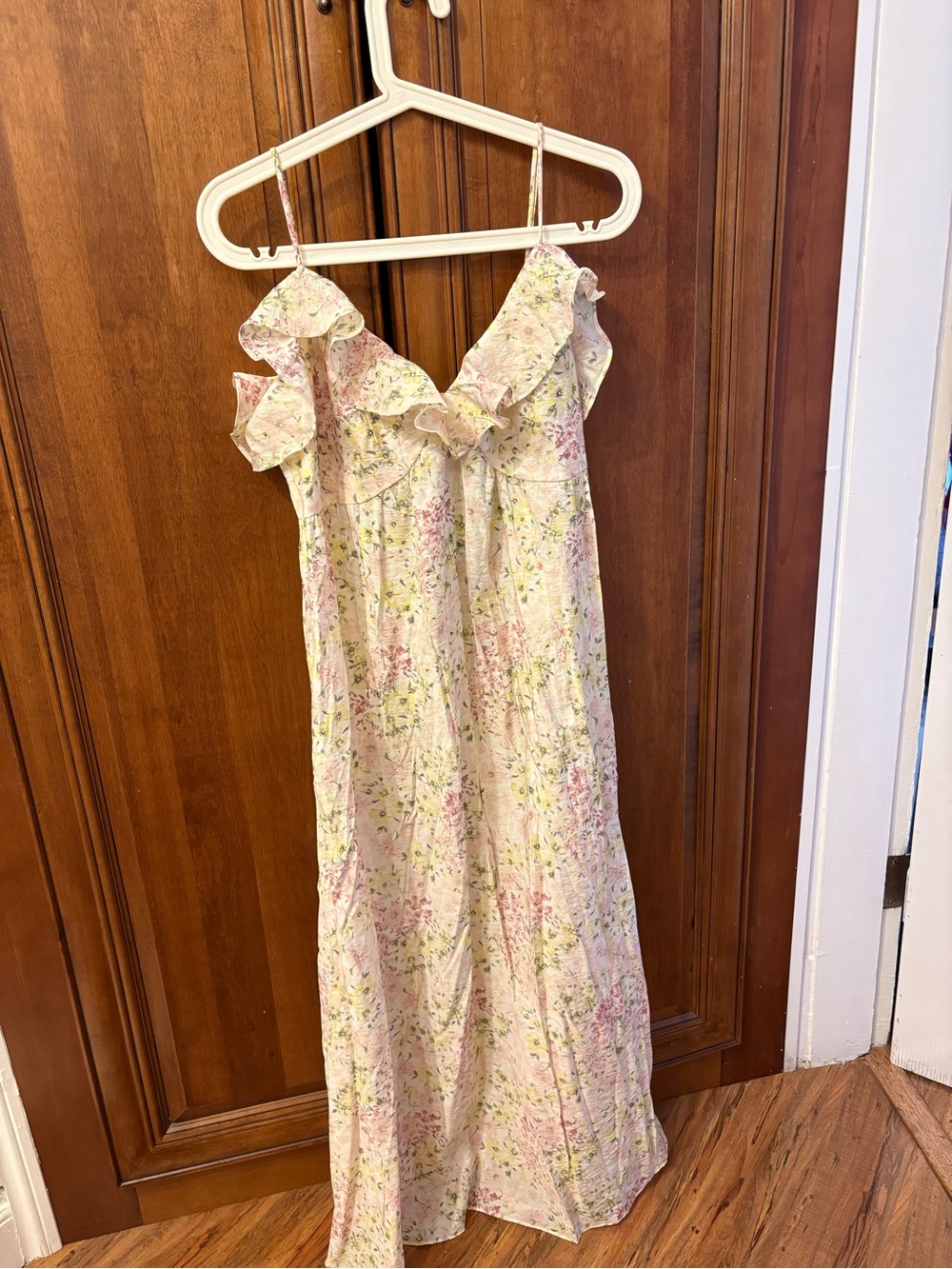 H&M Sleeveless V-neck floral dress